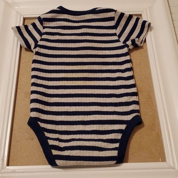 Boys Bundle- size 6mths, 9mths & 12 mths - Picture 11 of 12